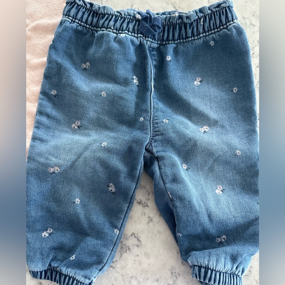 Baby Girl Carter’s bodysuit and jeans - Picture 6 of 9